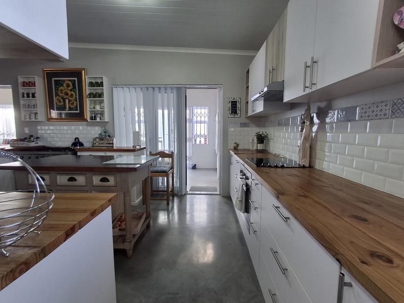 3 Bedroom Property for Sale in Britannia Bay Western Cape